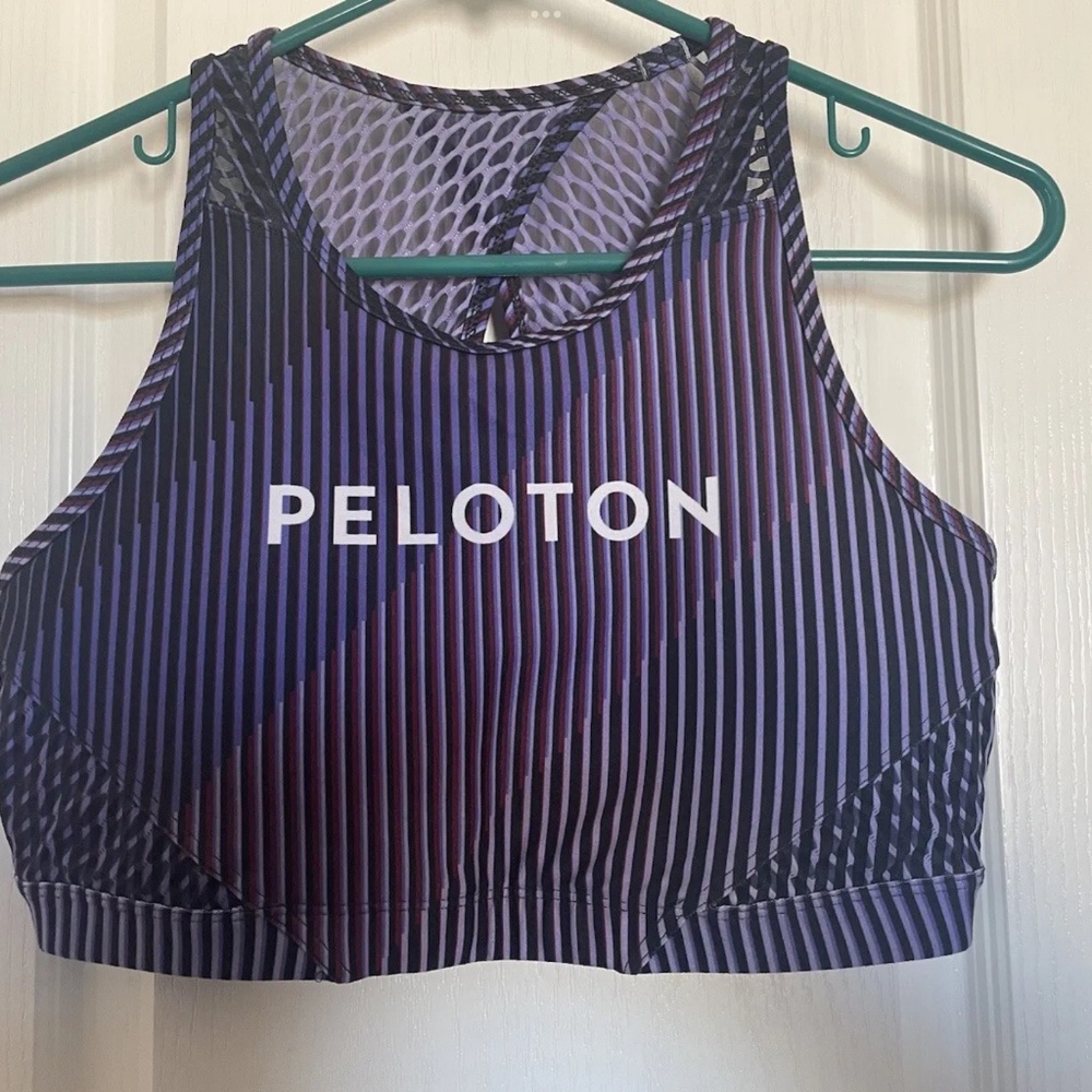 PELOTON WITH SPORTS BRA SIZE LARGE
